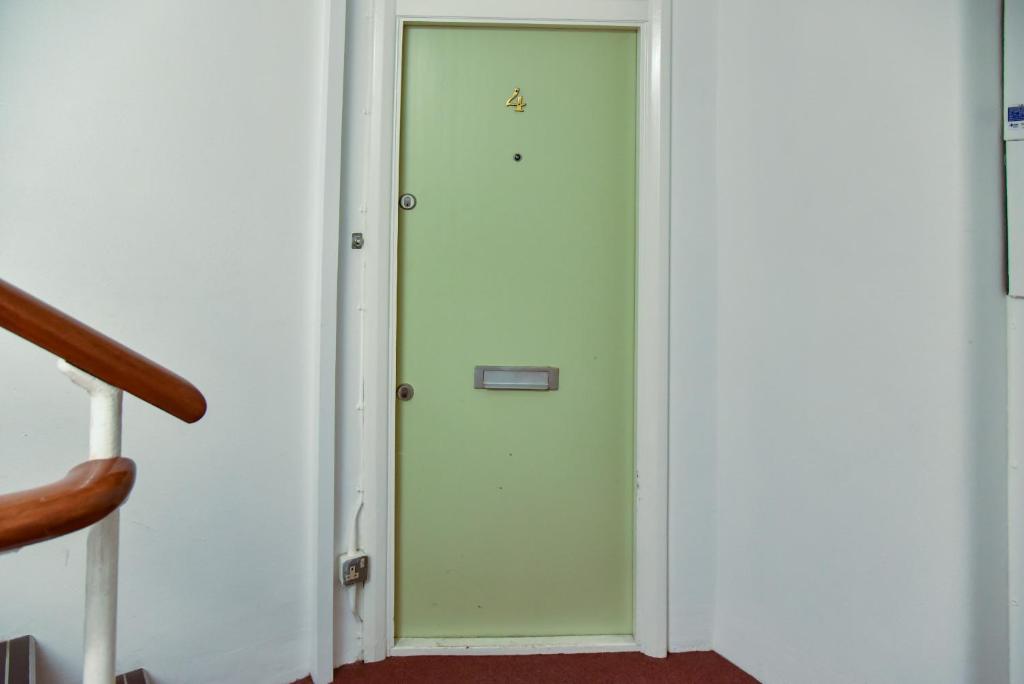 1 Bedroom Flat Near Marble Arch - image 3