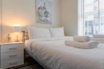 Stylish and Homely 4 Bedroom Home in East London - image 13