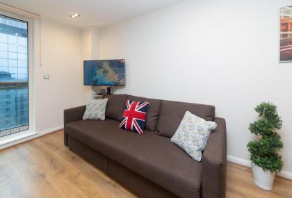 Royal Crossharbour Apartment - image 10