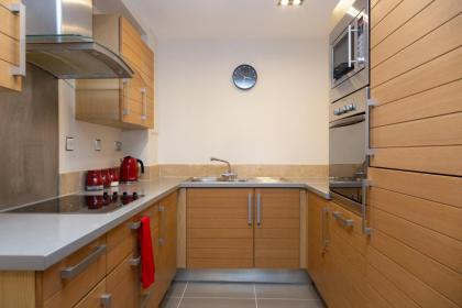 Royal Crossharbour Apartment - image 14