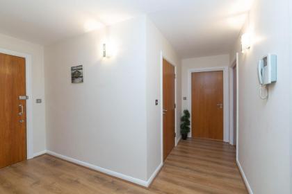 Royal Crossharbour Apartment - image 15