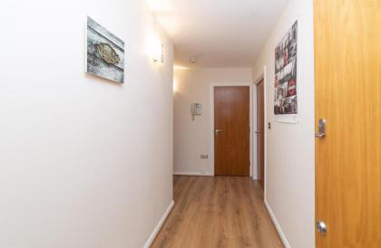 Royal Crossharbour Apartment - image 16