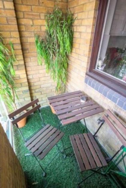 2 Bedroom Apartment in Central London - image 5