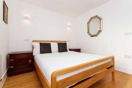 Veeve - Mews and Majesty in Mayfair - image 2