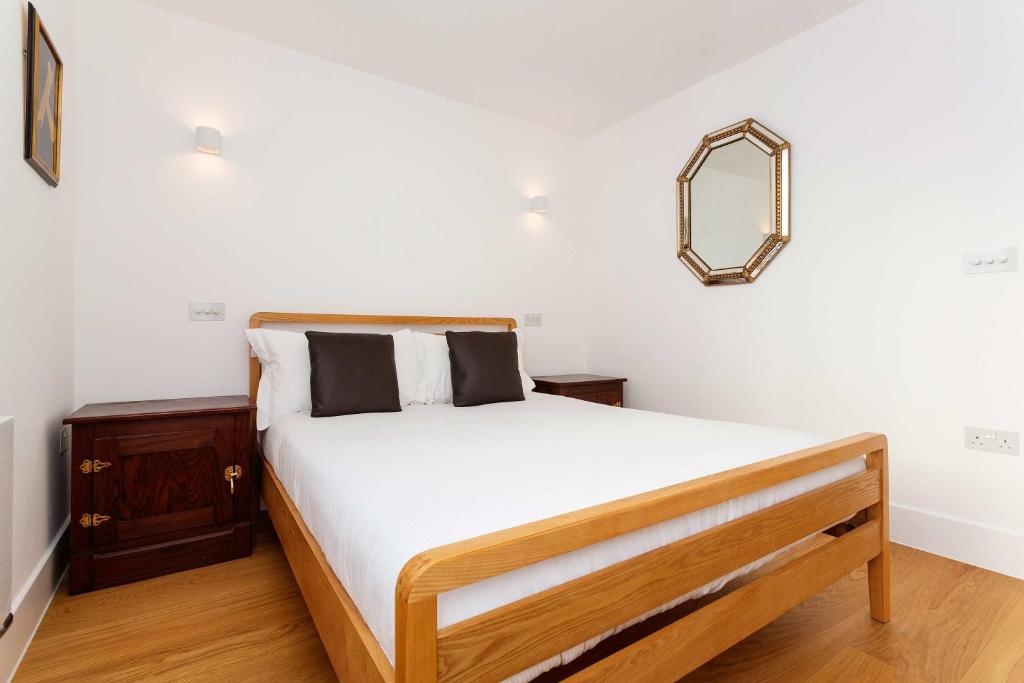 Veeve - Mews and Majesty in Mayfair - image 2
