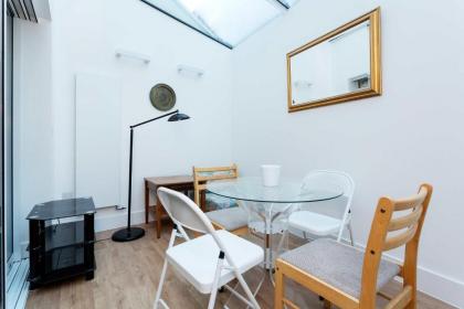 Veeve - Mews and Majesty in Mayfair - image 8