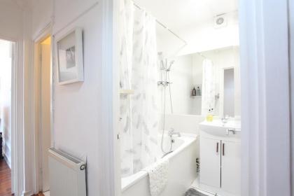 Chelsea off Kings Road One Bedroom Apartment with balcony - image 13