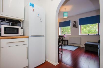 Homely 2 Bedroom House By Canary Wharf - image 12
