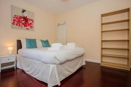 Homely 2 Bedroom House By Canary Wharf - image 5