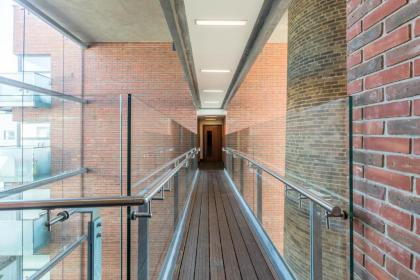Luxury 2-Bed Flat parking and close to the tube - image 19