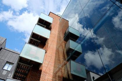 Luxury 2-Bed Flat parking and close to the tube - image 6