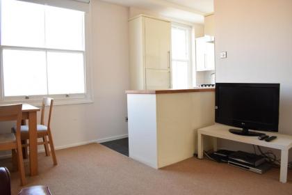 2 Bedroom Flat near Notting Hill - image 12