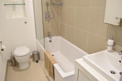 2 Bedroom Flat near Notting Hill - image 2