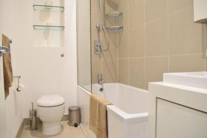 2 Bedroom Flat near Notting Hill - image 8