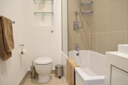 2 Bedroom Flat near Notting Hill - image 9