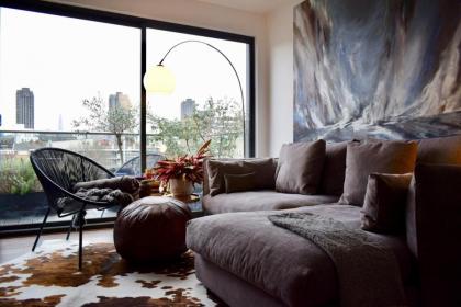 Contemporary 1 Bedroom Flat with Stunning London View