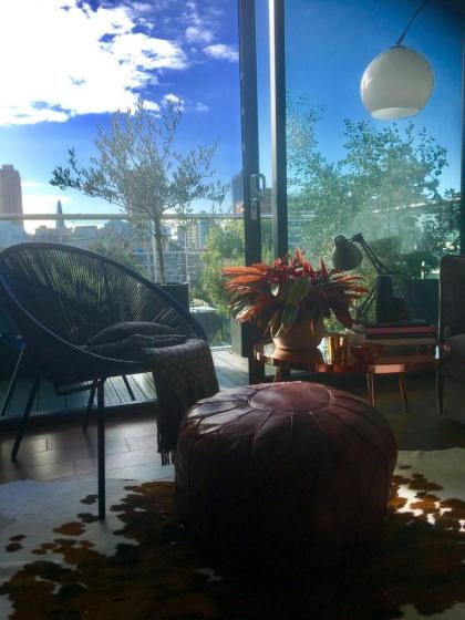 Contemporary 1 Bedroom Flat with Stunning London View - image 22