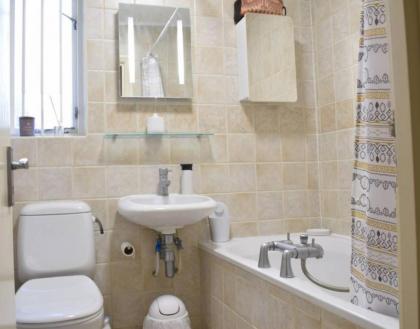 Charming 2 Bedroom Home 3 mins from Arsenal Station - image 10