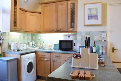 Charming 2 Bedroom Home 3 mins from Arsenal Station - image 4