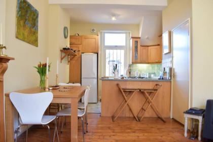 Charming 2 Bedroom Home 3 mins from Arsenal Station - image 5