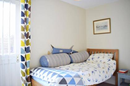 Charming 2 Bedroom Home 3 mins from Arsenal Station - image 6