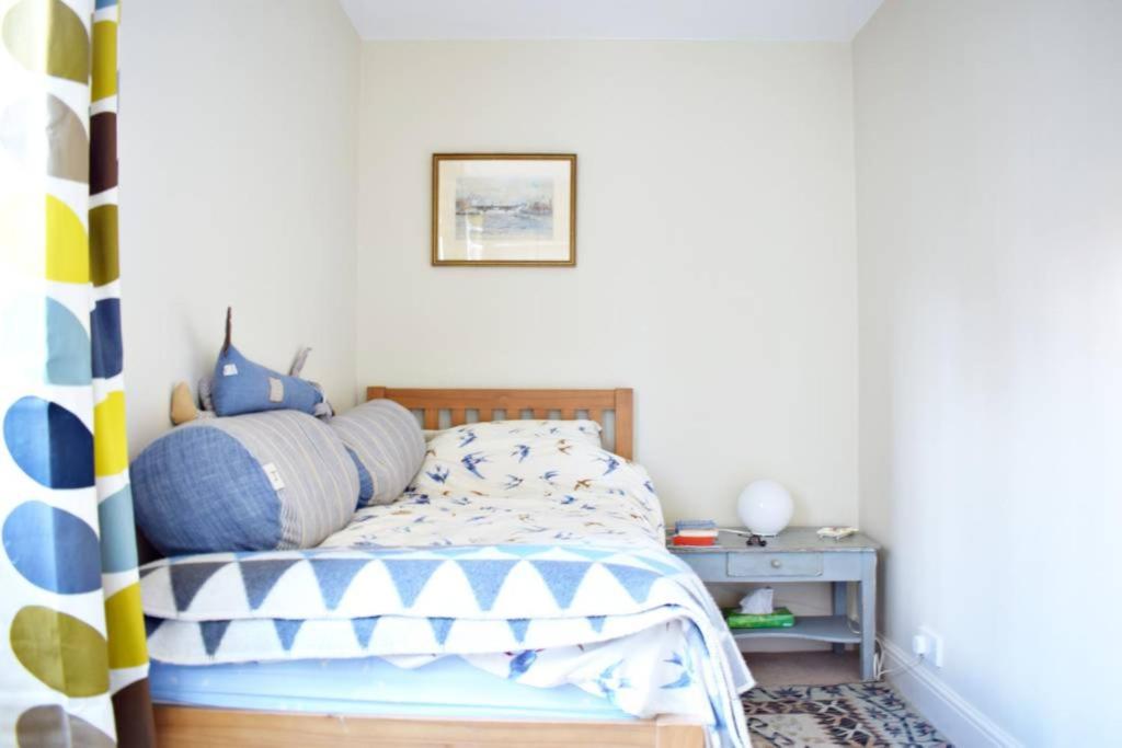 Charming 2 Bedroom Home 3 mins from Arsenal Station - image 7