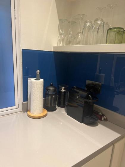 2 Bedroom Apartment just off Kings Road - image 12