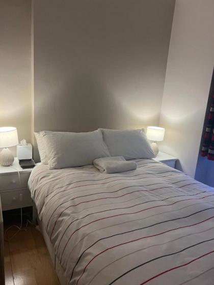 2 Bedroom Apartment just off Kings Road - image 13