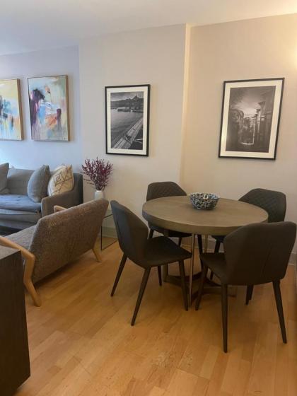 2 Bedroom Apartment just off Kings Road - image 4