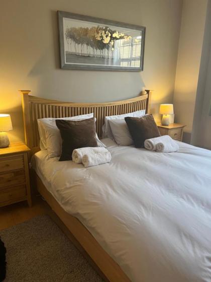 2 Bedroom Apartment just off Kings Road - image 6
