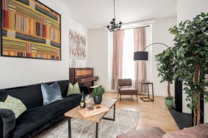 Elegant 3Bed Apartment in Kensington Olympia - image 5