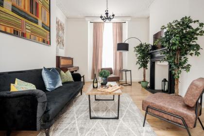 Elegant 3Bed Apartment in Kensington Olympia - image 7