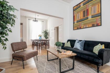 Elegant 3Bed Apartment in Kensington Olympia - image 9