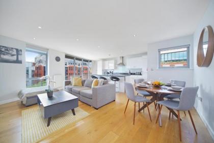 2 Bed Executive Penthouse near Liverpool Street FREE WIFI by City Stay Aparts London - image 1