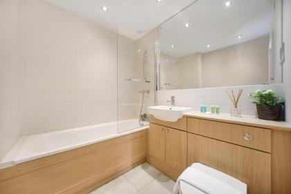 2 Bed Executive Penthouse near Liverpool Street FREE WIFI by City Stay Aparts London - image 5