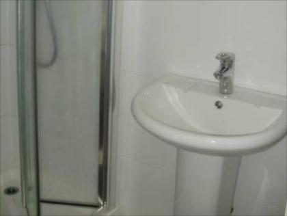 London Heathrow Guesthouse - image 4