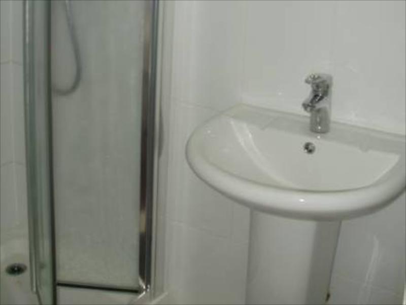 London Heathrow Guesthouse - image 4