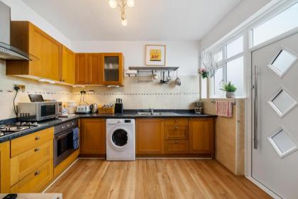 Wimbledon Holiday Lets - image 10
