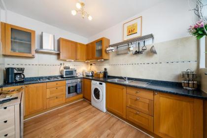 Wimbledon Holiday Lets - image 12