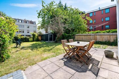 Wimbledon Holiday Lets - image 13