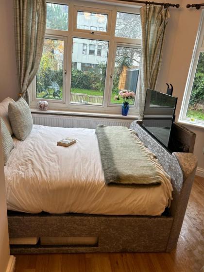 Wimbledon Holiday Lets - image 17