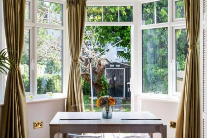 Wimbledon Holiday Lets - image 6