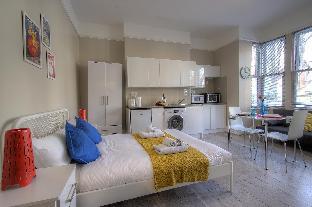 Studio with WIFI in London #B1 - image 6