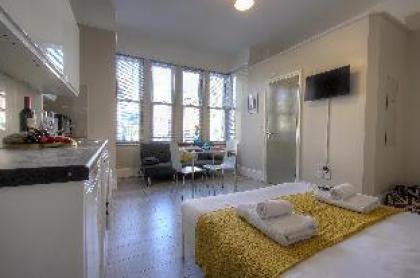 Studio with WIFI in London #B1 - image 7