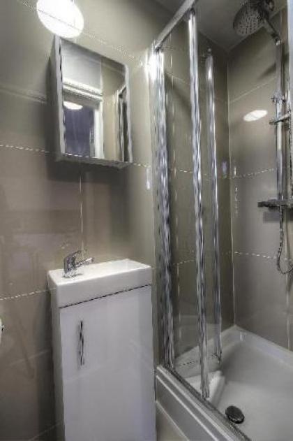 Studio with WIFI in London #B1 - image 9