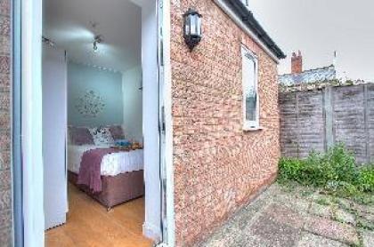 Private Studio With Patio #R3 - image 6