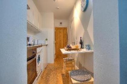 Private Studio With Patio #R3 - image 9