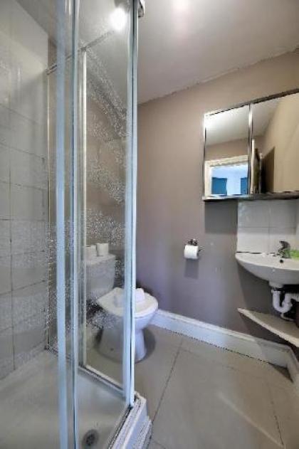 Private studio close to Metro #E2 - image 11