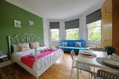Private studio close to Metro #E2 - image 16