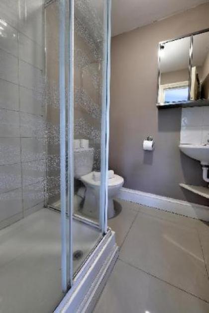 Private studio close to Metro #E2 - image 9